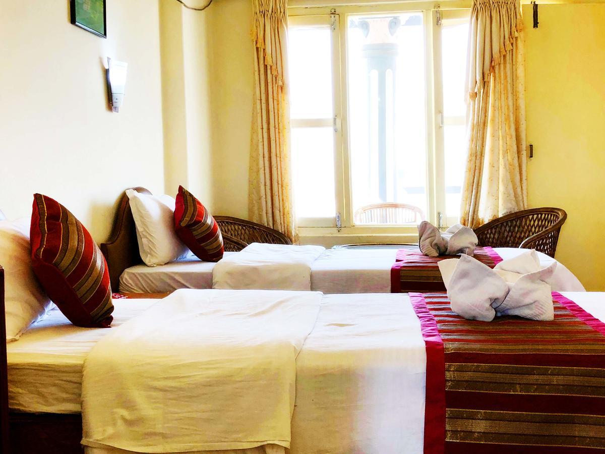 Hotel Grand Holiday Покхара Экстерьер фото