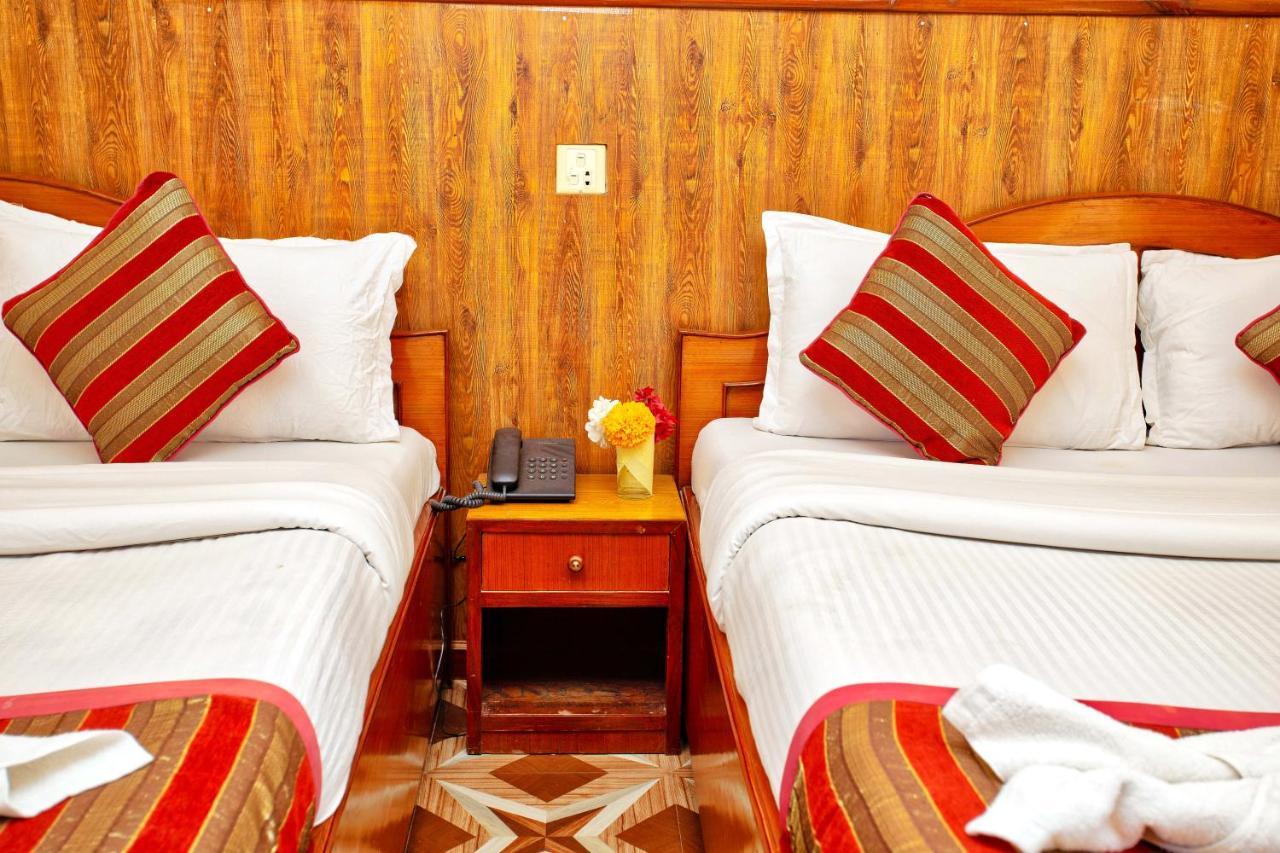 Hotel Grand Holiday Покхара Экстерьер фото