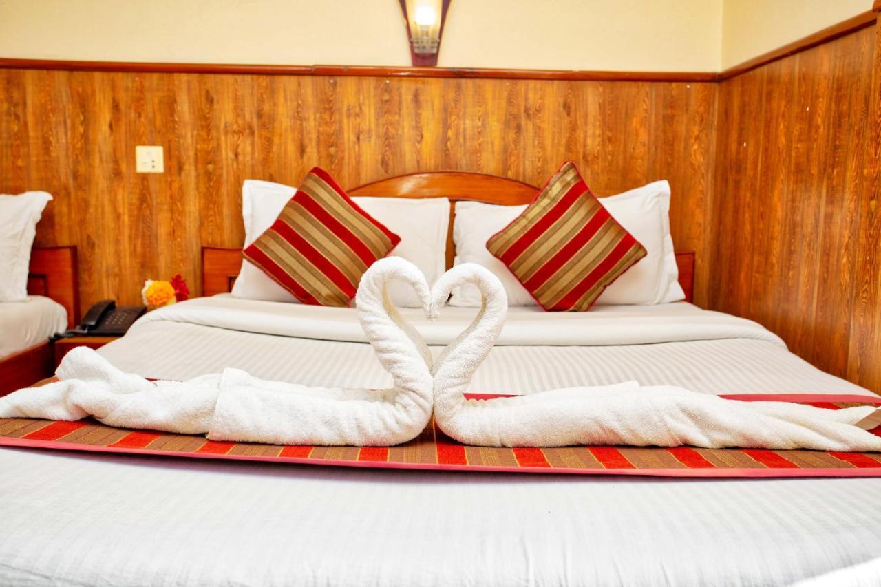 Hotel Grand Holiday Покхара Экстерьер фото